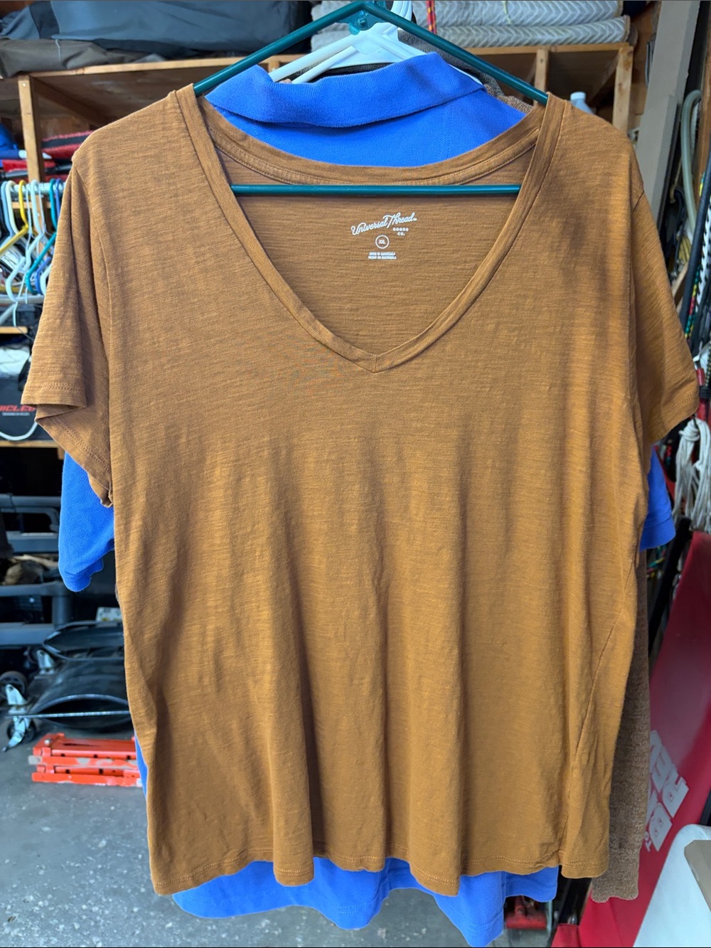 Universal Thread V-Neck Tee in Rust
